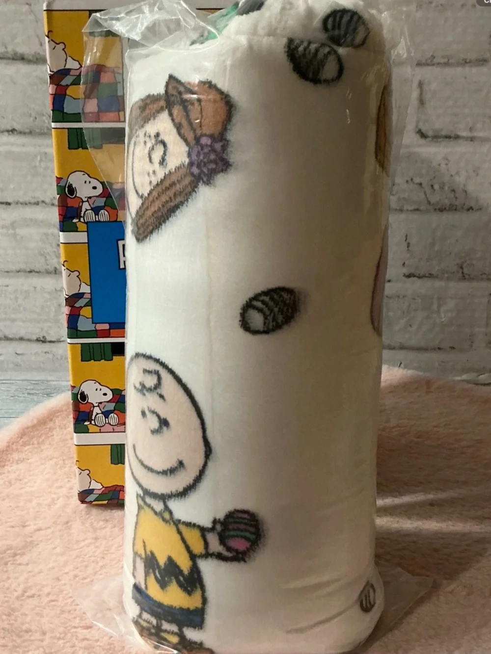 Berkshire Peanuts® VelvetLoft® Cute Character Snoopy Easter Plush Throw